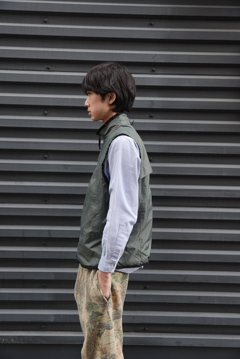 00s GAP nylon tech vest