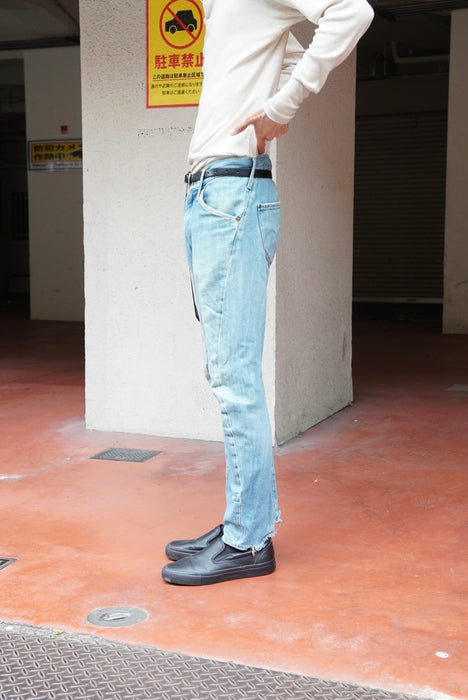 00s Levi's Red drape denim