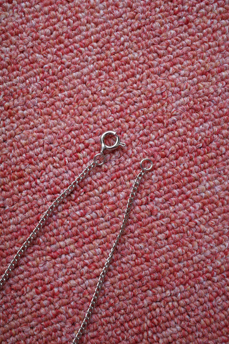 70s silver middle finger necklace