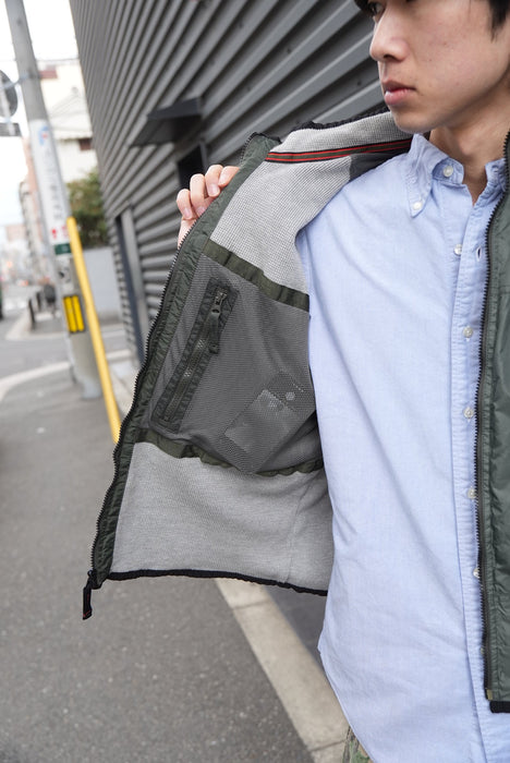 00s GAP nylon tech vest
