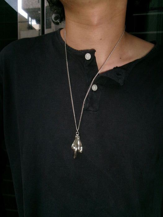 70s silver middle finger necklace