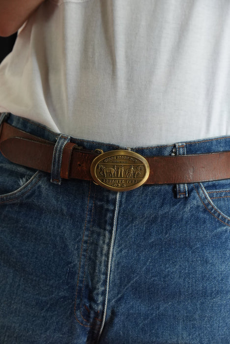 Levi’s logo buckle leather belt