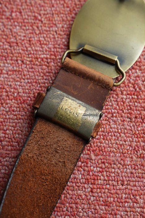 Levi’s logo buckle leather belt