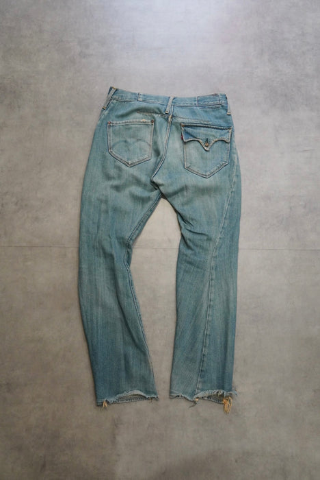 00s Levi's Red drape denim