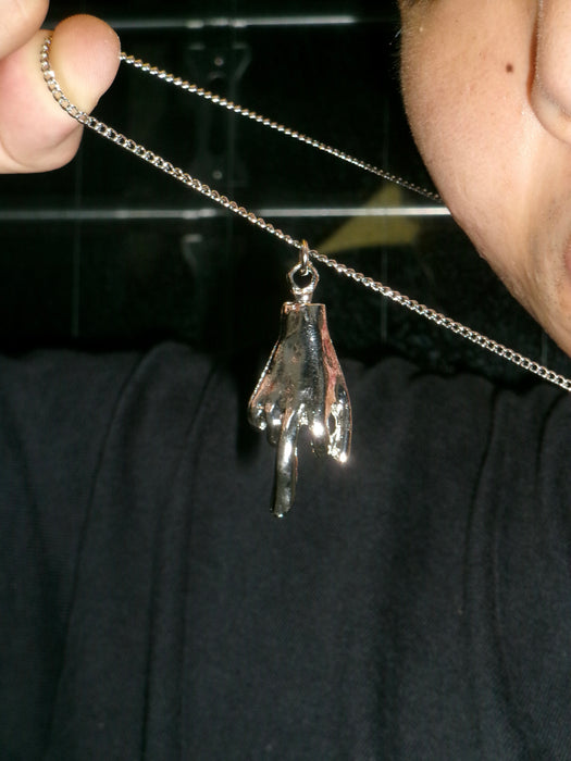 70s silver middle finger necklace