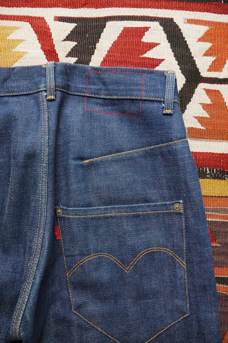 00s Levi's Red drape denim