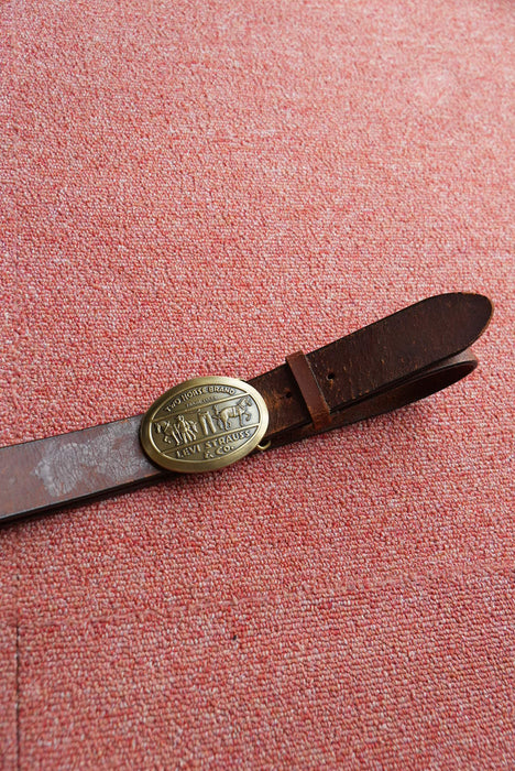 Levi’s logo buckle leather belt
