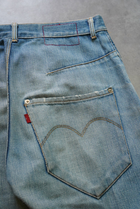 00s levi's red