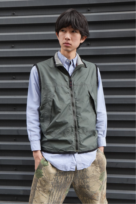 00s GAP nylon tech vest