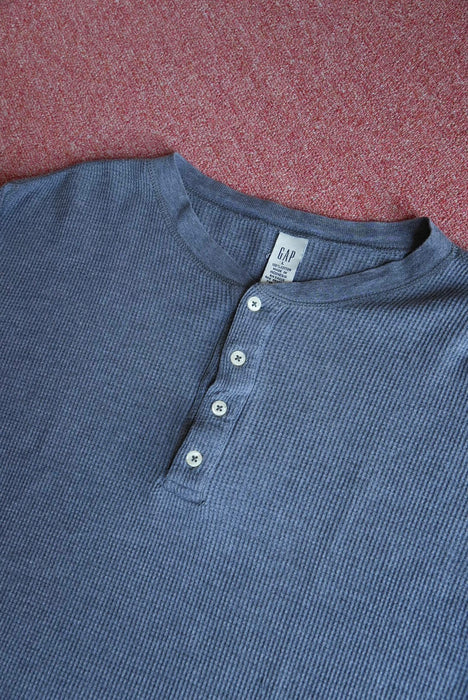 00s GAP henry tee