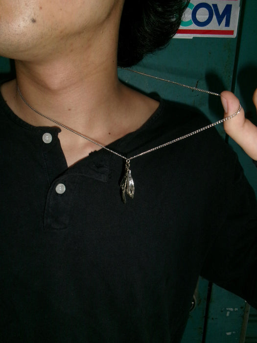 70s silver middle finger necklace