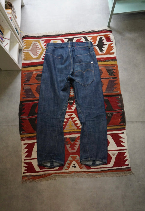 00s Levi's Red drape denim