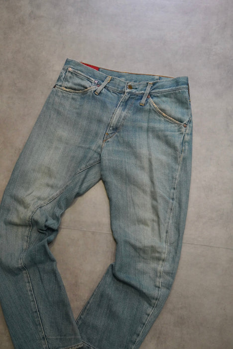 00s Levi's Red drape denim