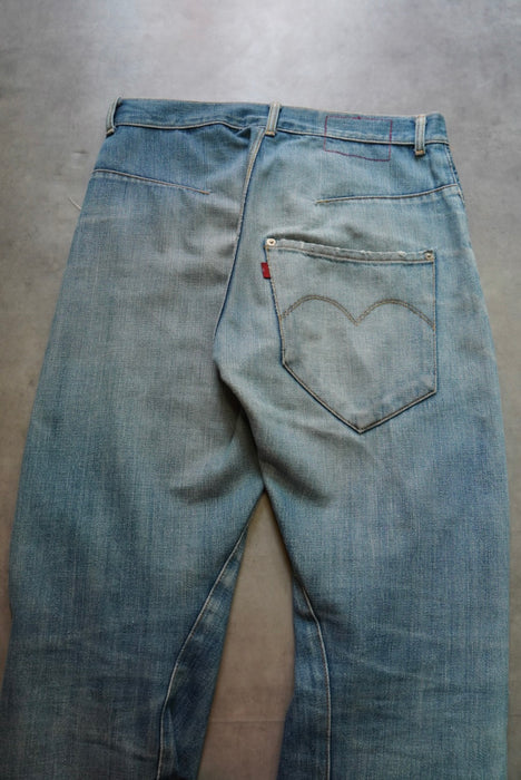 00s levi's red