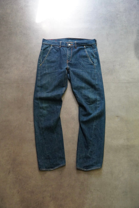 00s Levi's Red drape denim