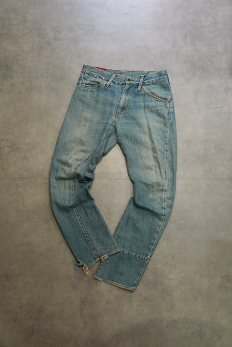 00s Levi's Red drape denim