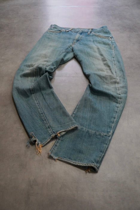 00s Levi's Red drape denim